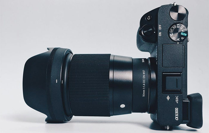SIGMA 16mm f 1.4 + Sony A6300  Model Street Photography Vlog 