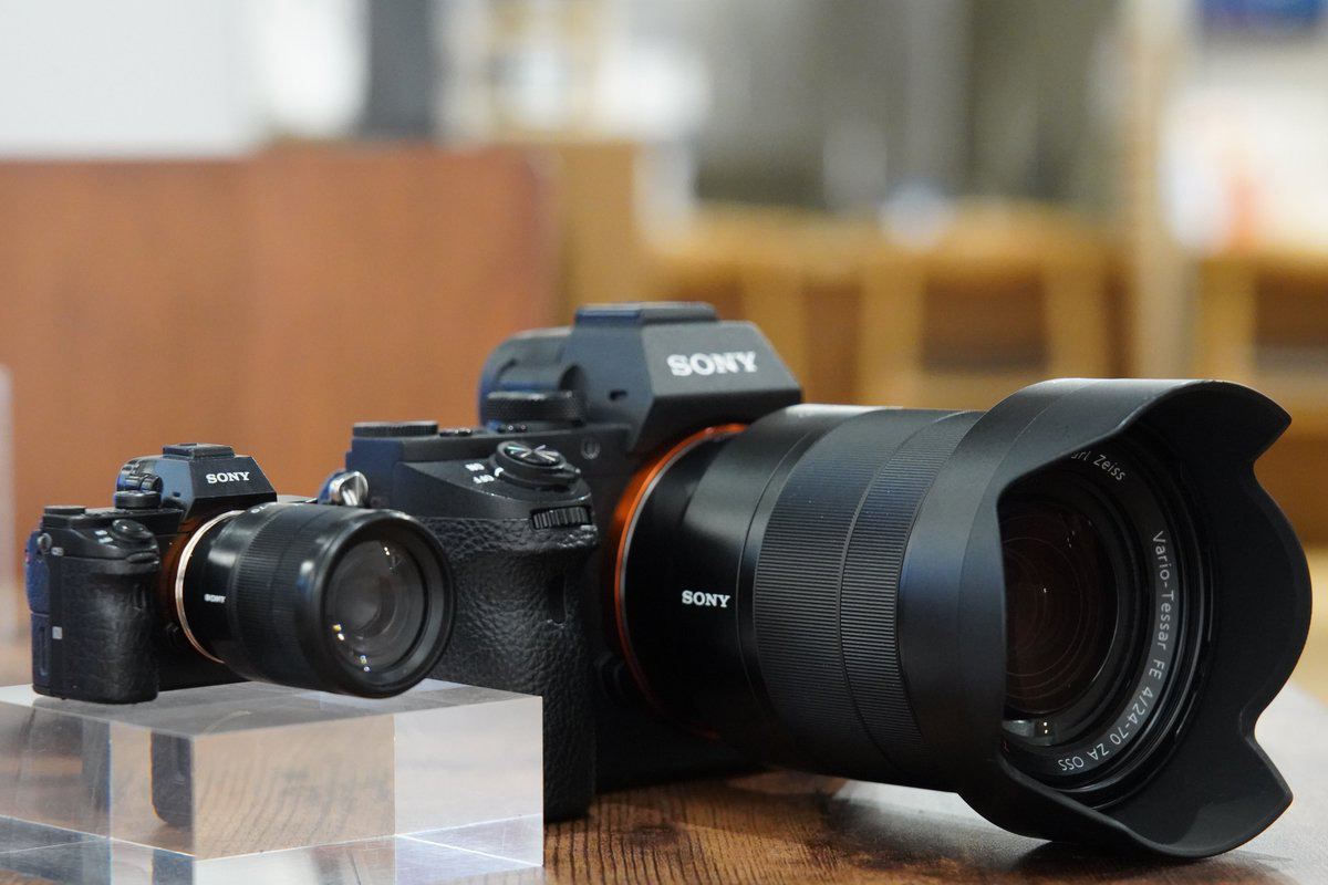 Sony Ginza store gives you this miniature Sony A7rII and lens for